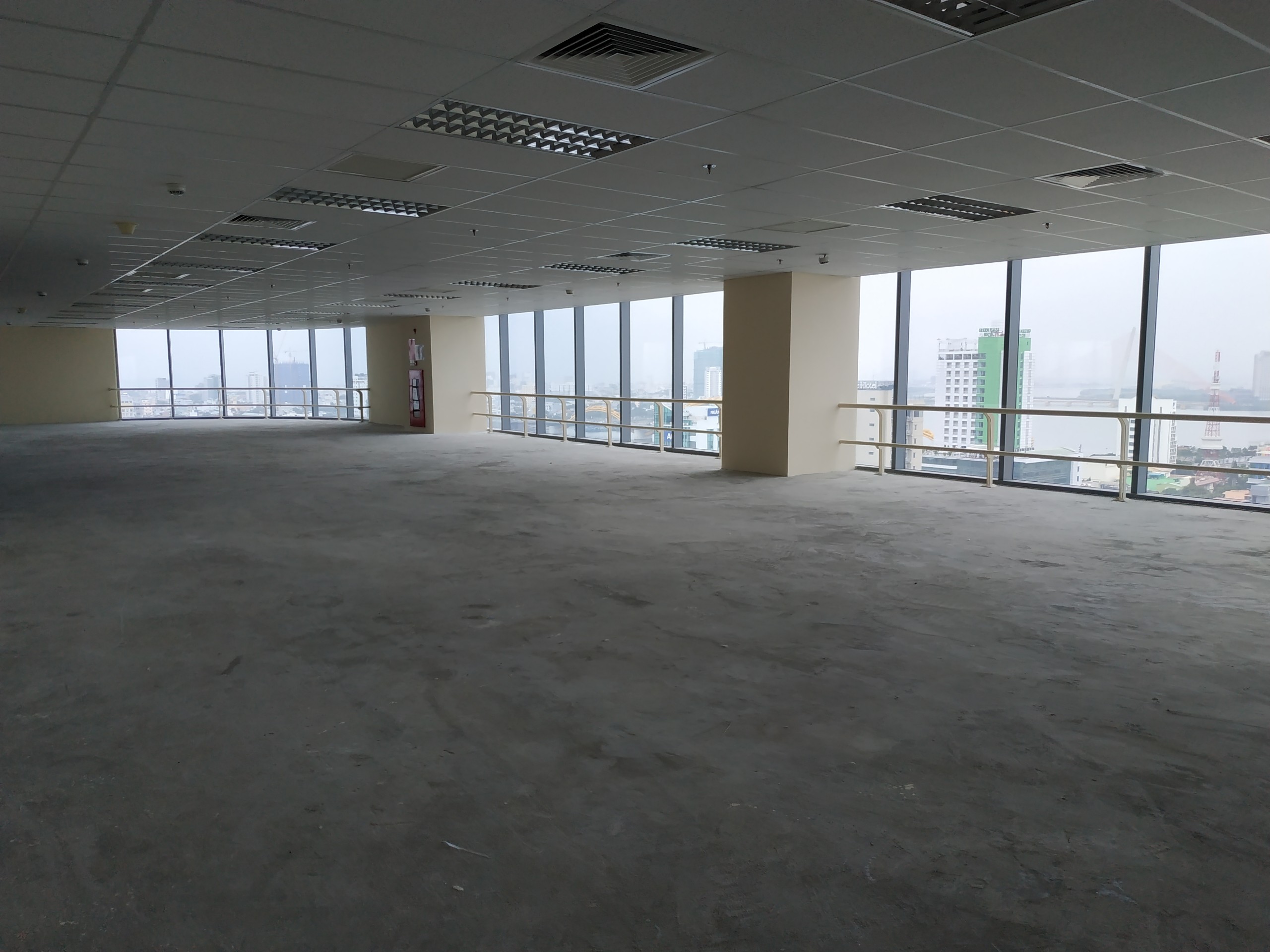 Diện tích sàn rộng của toà nhà VIETINBANK Đà Nẵng