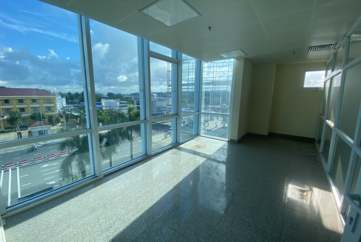 Khung cảnh từ bên trong toà nhà trực thăng Nguyễn Văn Linh nhìn ra