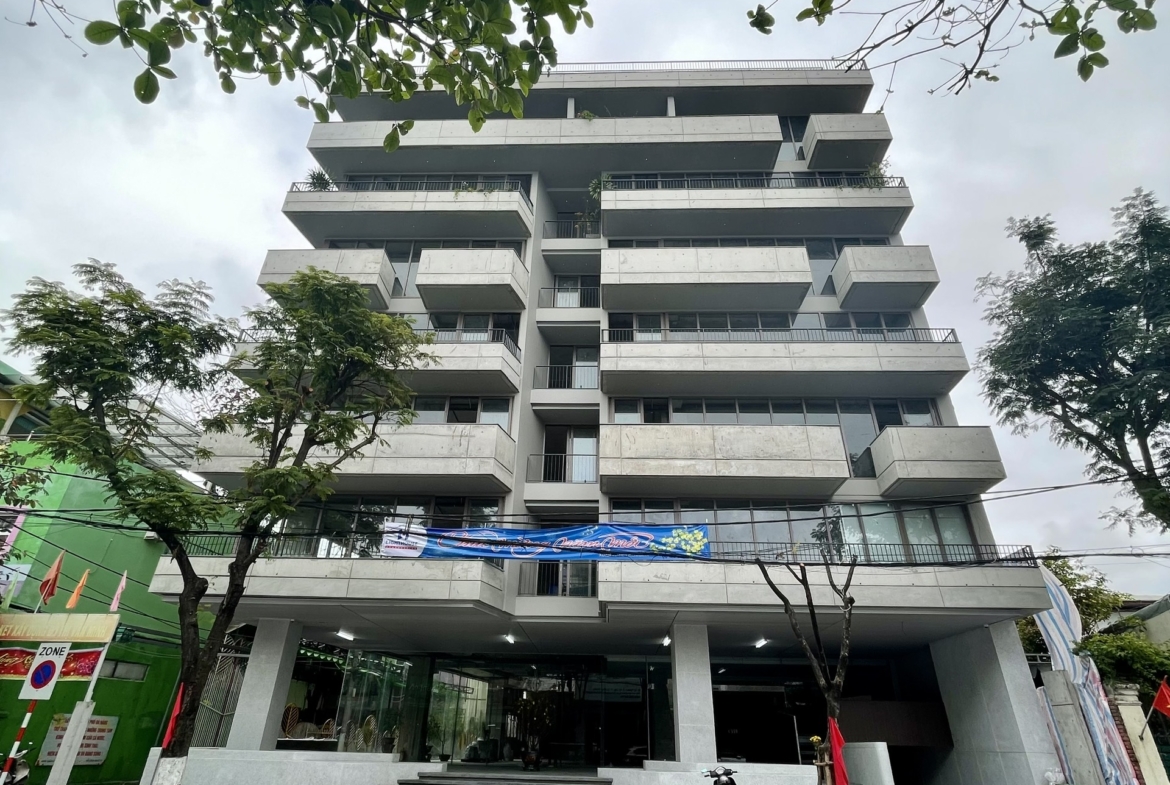 Toà nhà Vernal Building trên đường Pasteur