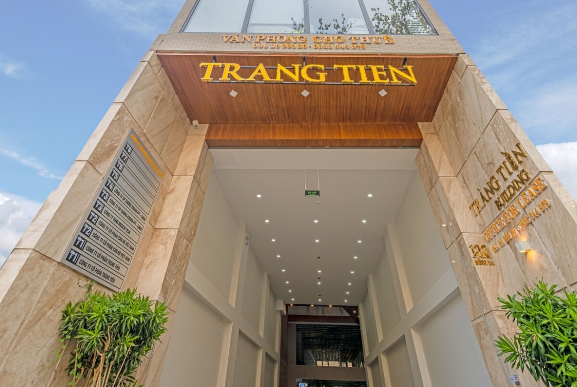 Mặt tiền toà nhà Tràng Tiền