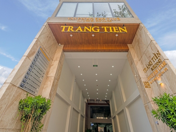 Mặt tiền toà nhà Tràng Tiền
