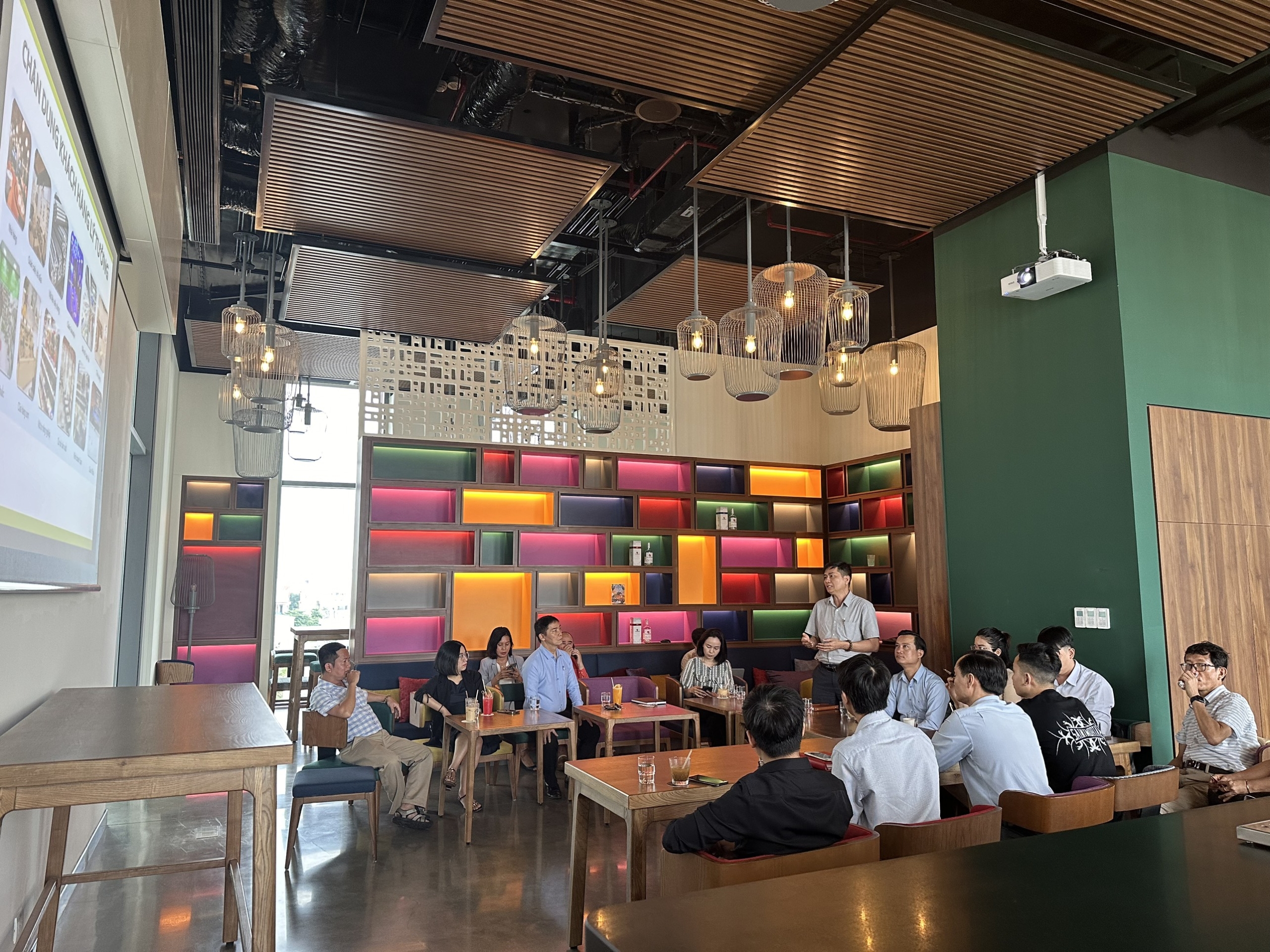 Mặt bằng nhà hàng bên trong Toà nhà Wink Hotel