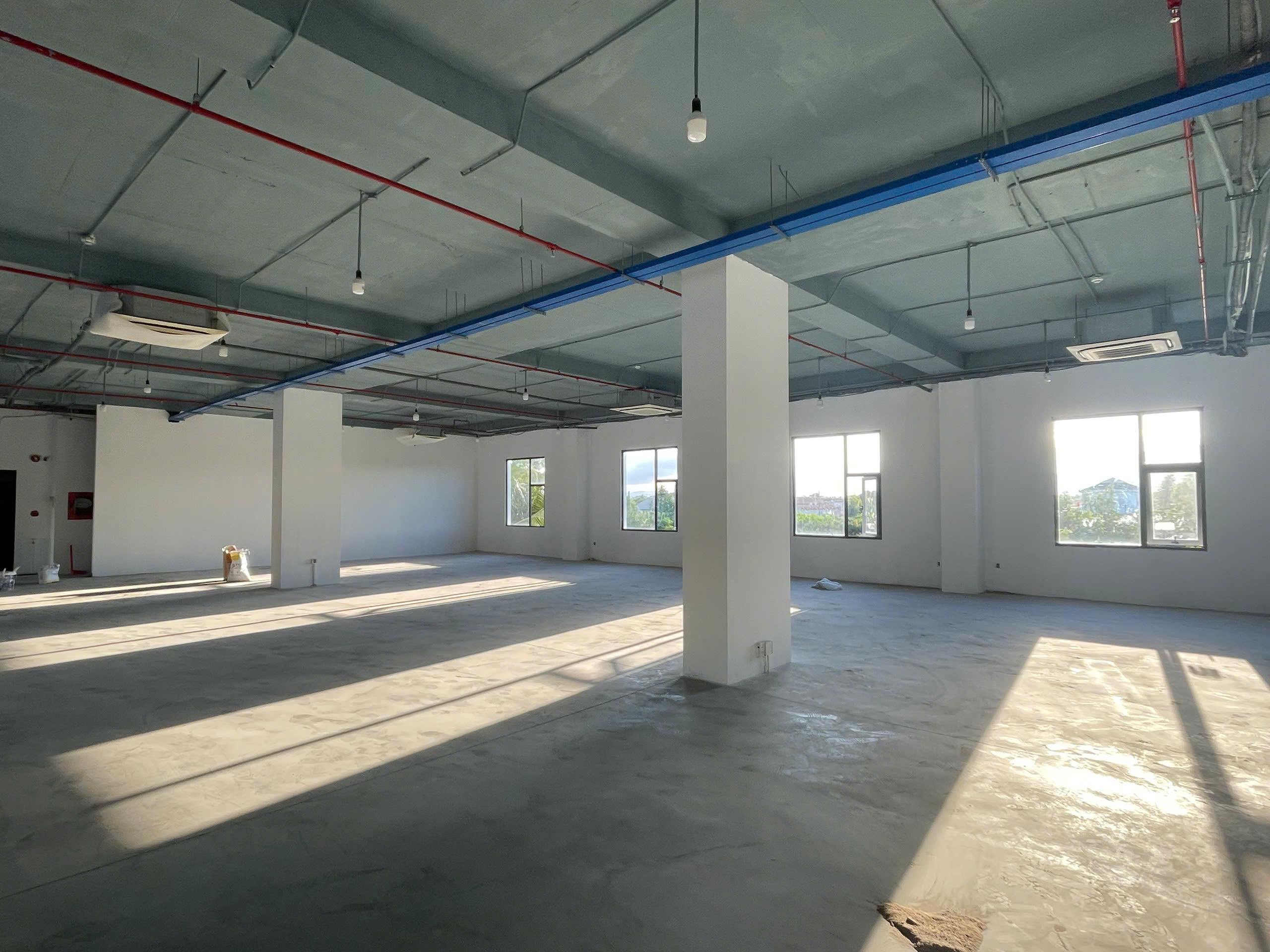 Mặt bằng sàn rộng lớn của tòa nhà NIcolas Building - Nguyễn Hữu Thọ