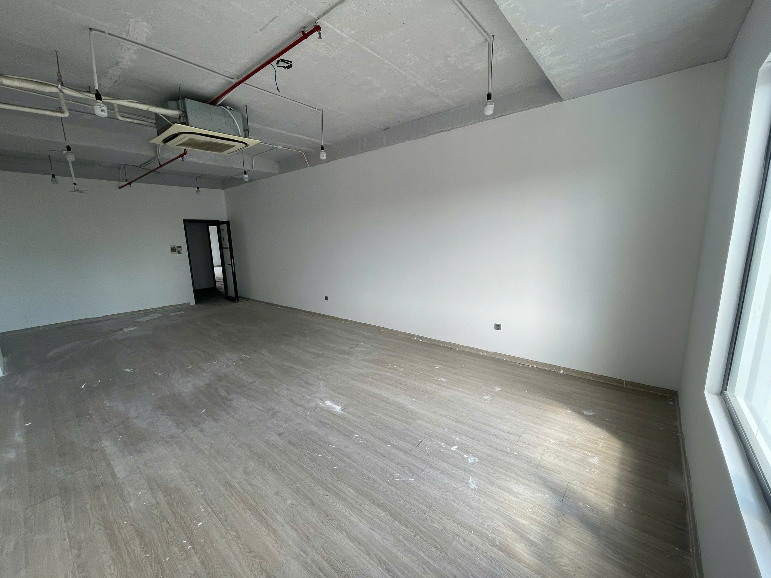 Văn phòng nhỏ tòa nhà Nicolas Building - Nguyễn Hữu Thọ