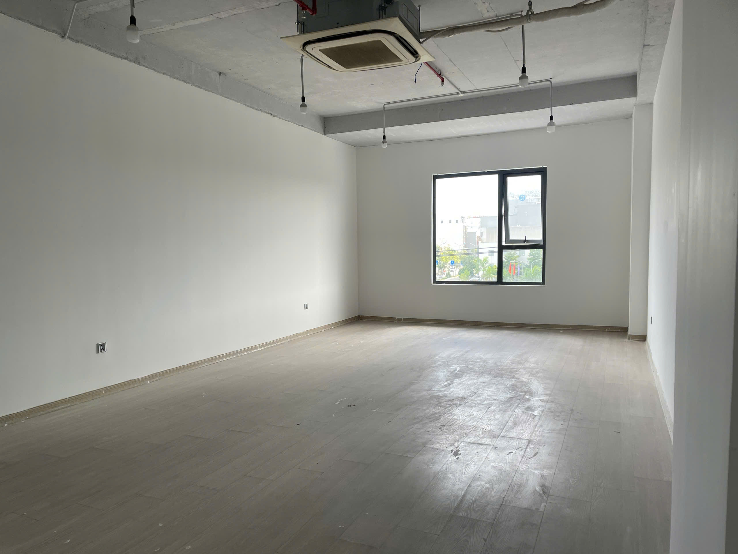 văn phòng diện tích nhỏ tòa nhà Nicolas Building - Nguyễn Hữu Thọ